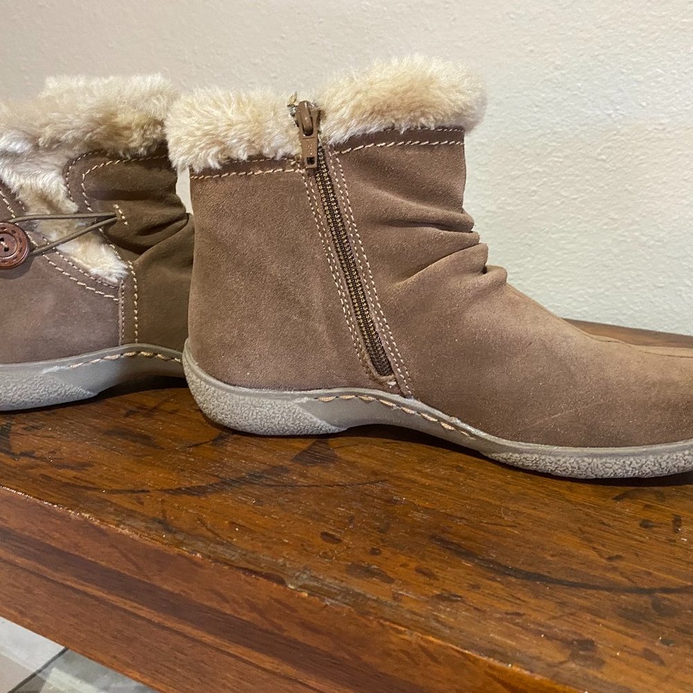 Bare Trap Boots, fur lined, size 8 1/2 Medium, great condition
